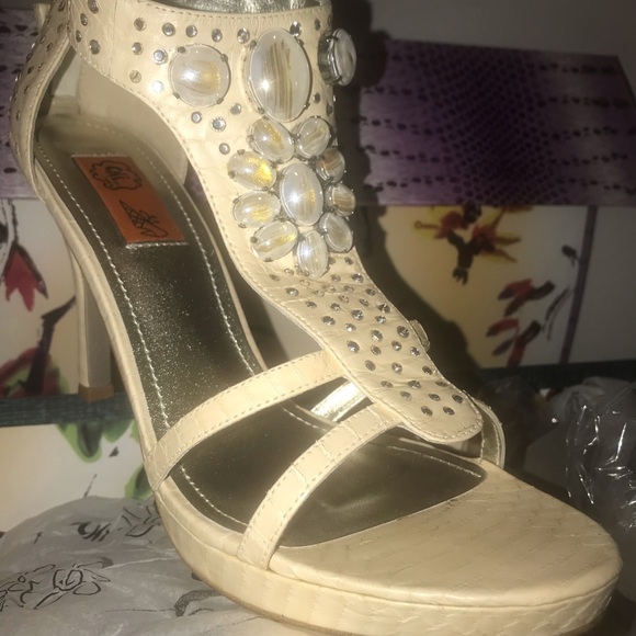 Woman Chi Carlos Falchi Stiletto Cream Snake Rhinestone Cabochon T strap 8.5 NIB - Picture 12 of 16